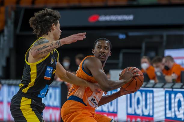 甚至加入更 甚至加入更